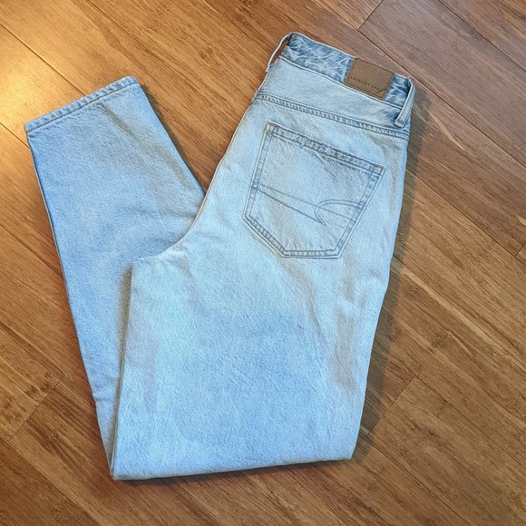 Light Wash American Eagle Mom Jeans - Picture 5 of 5